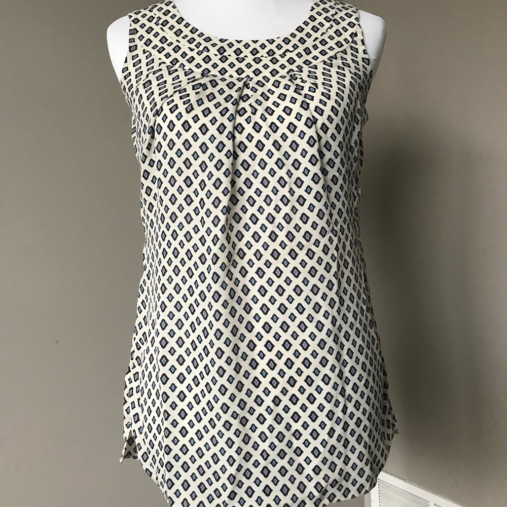 Cabi shell/ sleeveless top - Picture 2 of 3